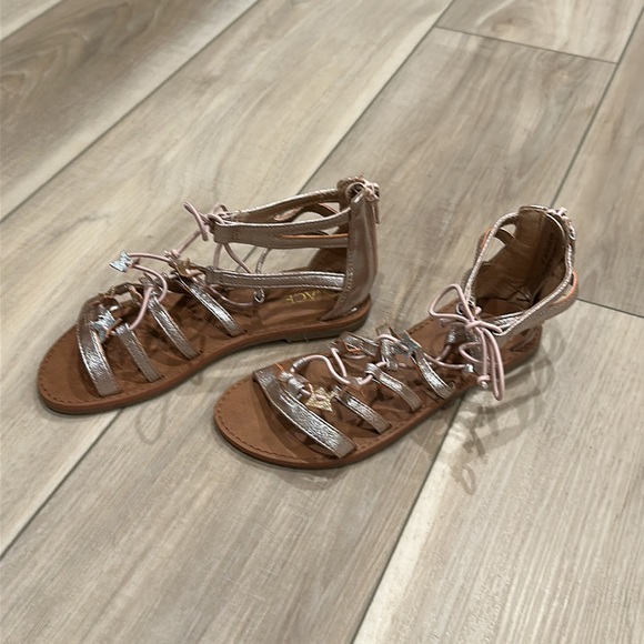 EUC Little Girls Size 2 The Children’s Place Rose Gold STAR Gladiator Sandals - Picture 8 of 9